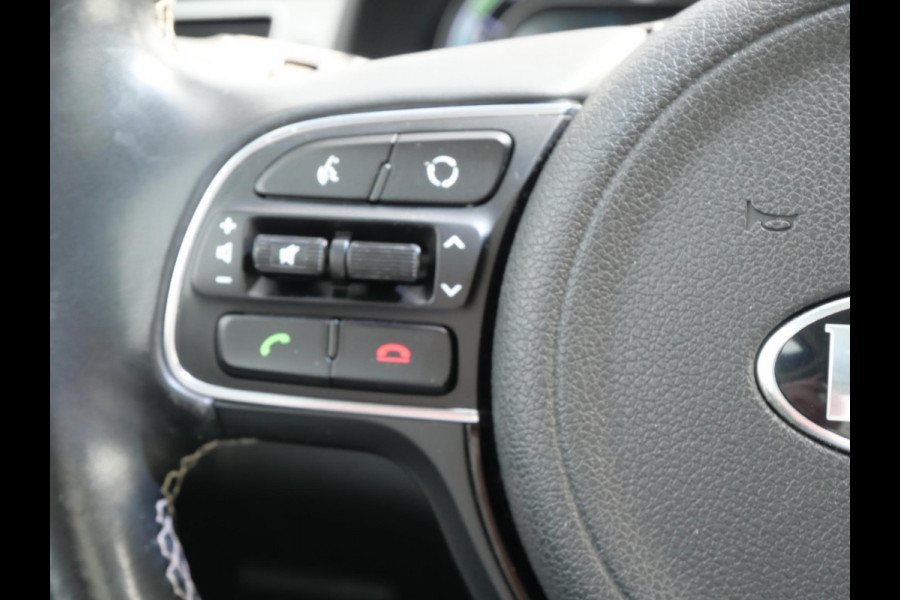 Kia Niro 1.6 GDi Hybrid Design Edition | Schuif kantel dak | Stoel en stuur verwarming | Trekhaak | Navigatie | Cruise Control | lichtmetalen velgen 18 inch