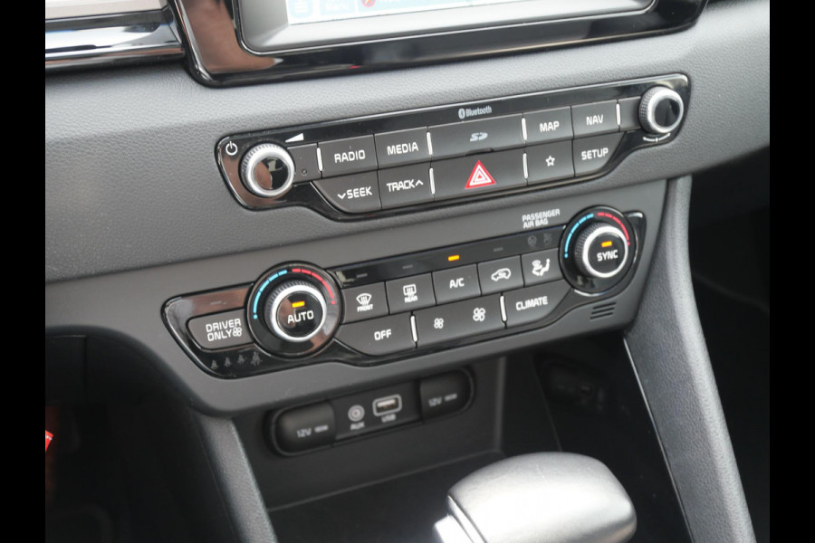 Kia Niro 1.6 GDi Hybrid Design Edition | Schuif kantel dak | Stoel en stuur verwarming | Trekhaak | Navigatie | Cruise Control | lichtmetalen velgen 18 inch