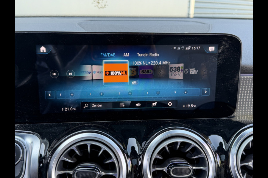 Mercedes-Benz Glb BWJ 2021 | 180 Bus Sol Luxury 7p. AUTOMAAT | PANO DAK | LEER | CAMERA | CLIMA | NAVI | STOELVERW | FULL LED | DIGI DASH |