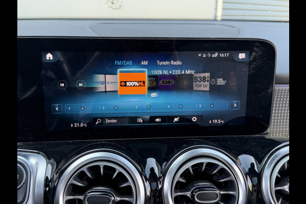 Mercedes-Benz Glb BWJ 2021 | 180 Bus Sol Luxury 7p. AUTOMAAT | PANO DAK | LEER | CAMERA | CLIMA | NAVI | STOELVERW | FULL LED | DIGI DASH |