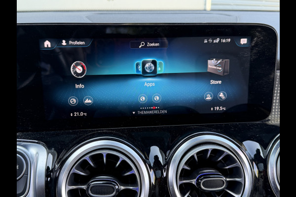 Mercedes-Benz Glb BWJ 2021 | 180 Bus Sol Luxury 7p. AUTOMAAT | PANO DAK | LEER | CAMERA | CLIMA | NAVI | STOELVERW | FULL LED | DIGI DASH |