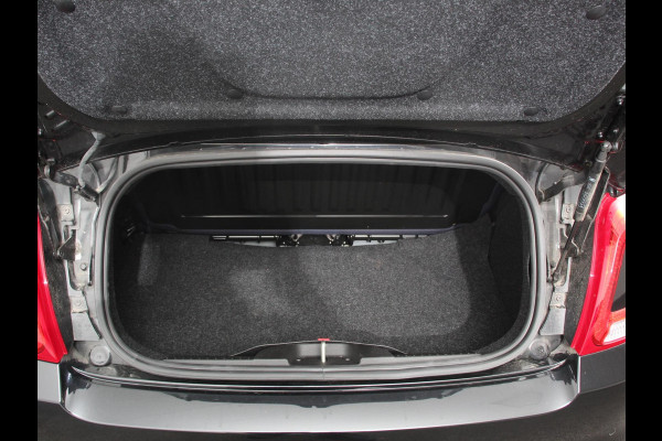 Fiat 500C 1.0 Hybrid Club Navigatie Apple Carplay/Android Auto Airco Cruise control Lichtmetalen velgen Elektrische ramen Parkeersensoren achter