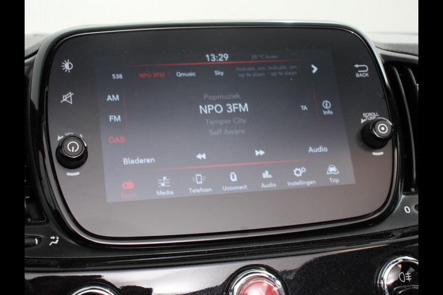 Fiat 500C 1.0 Hybrid Club Navigatie Apple Carplay/Android Auto Airco Cruise control Lichtmetalen velgen Elektrische ramen Parkeersensoren achter