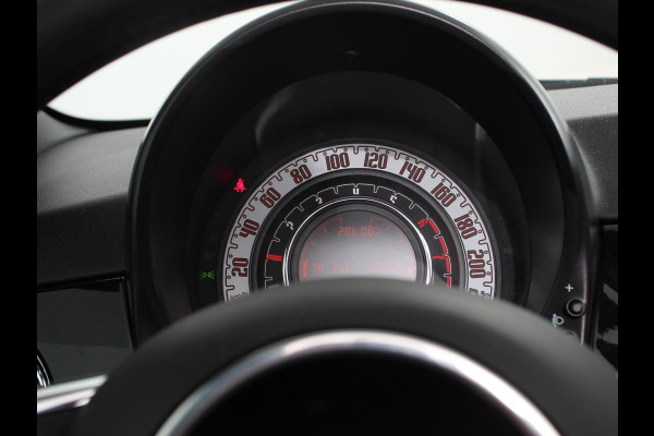 Fiat 500C 1.0 Hybrid Club Navigatie Apple Carplay/Android Auto Airco Cruise control Lichtmetalen velgen Elektrische ramen Parkeersensoren achter