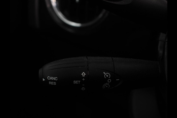 Fiat 500C 1.0 Hybrid Club Navigatie Apple Carplay/Android Auto Airco Cruise control Lichtmetalen velgen Elektrische ramen Parkeersensoren achter
