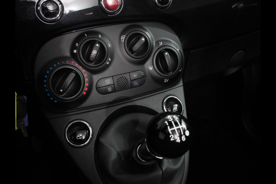 Fiat 500C 1.0 Hybrid Club Navigatie Apple Carplay/Android Auto Airco Cruise control Lichtmetalen velgen Elektrische ramen Parkeersensoren achter