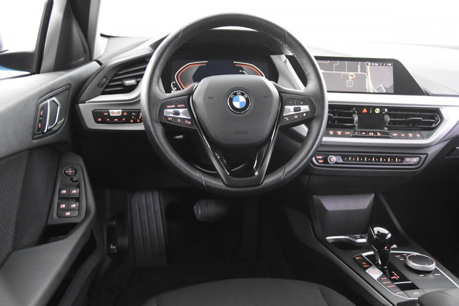 BMW 1-serie 116i *1ste Eigenaar*Navigatie*Stoelverwarming*18" M-Sport Velgen*