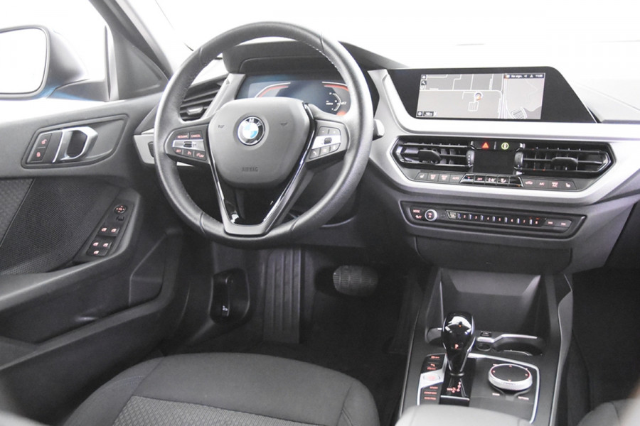 BMW 1-serie 116i *1ste Eigenaar*Navigatie*Stoelverwarming*18" M-Sport Velgen*