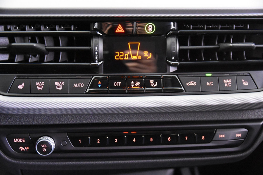 BMW 1-serie 116i *1ste Eigenaar*Navigatie*Stoelverwarming*18" M-Sport Velgen*