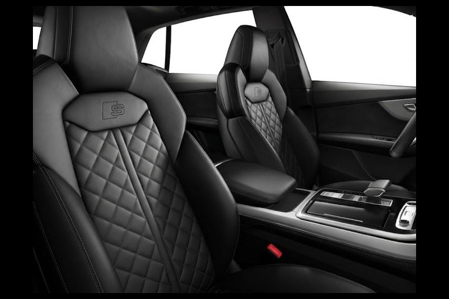 Audi Q8 Pro Line S e 290 kW 394 pk | Glazen panoramadak | Leder boven kunstleder onder | Trekhaak en aanhangerassistent | Vierwielbesturing |