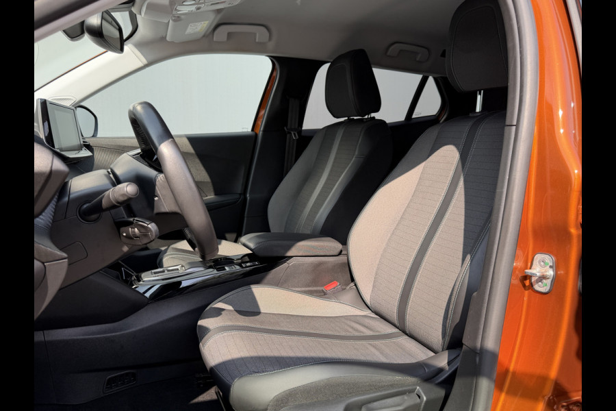 Peugeot e-2008 BWJ 2022 | EV 136PK Allure 50 kWh | LEDER/STOF | CLIMA | NAVI | CAMERA A | CARPLAY | PRIVACY GLASS | PDC |