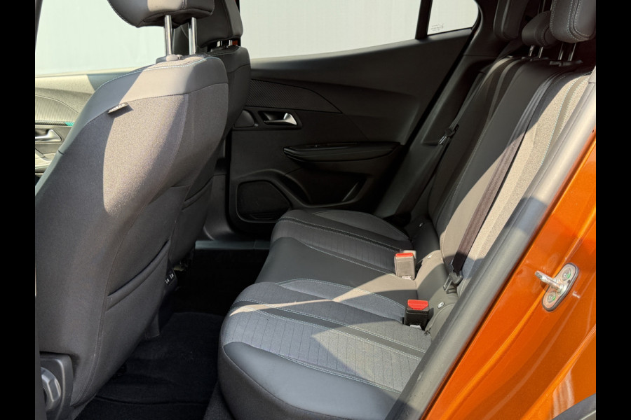 Peugeot e-2008 BWJ 2022 | EV 136PK Allure 50 kWh | LEDER/STOF | CLIMA | NAVI | CAMERA A | CARPLAY | PRIVACY GLASS | PDC |
