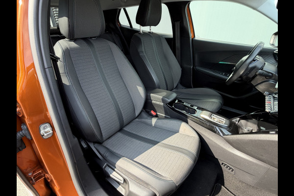 Peugeot e-2008 BWJ 2022 | EV 136PK Allure 50 kWh | LEDER/STOF | CLIMA | NAVI | CAMERA A | CARPLAY | PRIVACY GLASS | PDC |