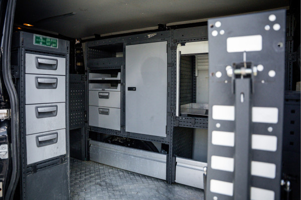 Iveco Daily L1H1 | Automaat | Trekhaak 3.5T | Volledig ingericht | LED | Camera | Cruise | Airco