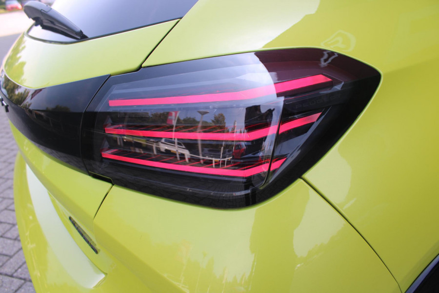 Peugeot 208 1.2 Hybrid 145PK AUTOMAAT GT | PANORAMA DAK | ADAPTIVE CRUISE CONTROL | KEYLESS ENTRY/START | LICHTMETALEN VELGEN 17" | ACHTERUITRIJ CAMERA | FULL LED KOPLAMPEN | PARKEERSENSOREN VOOR + ACHTER | DAB+ RADIO | NAVIGATIE | SFEER VERLICHTING |