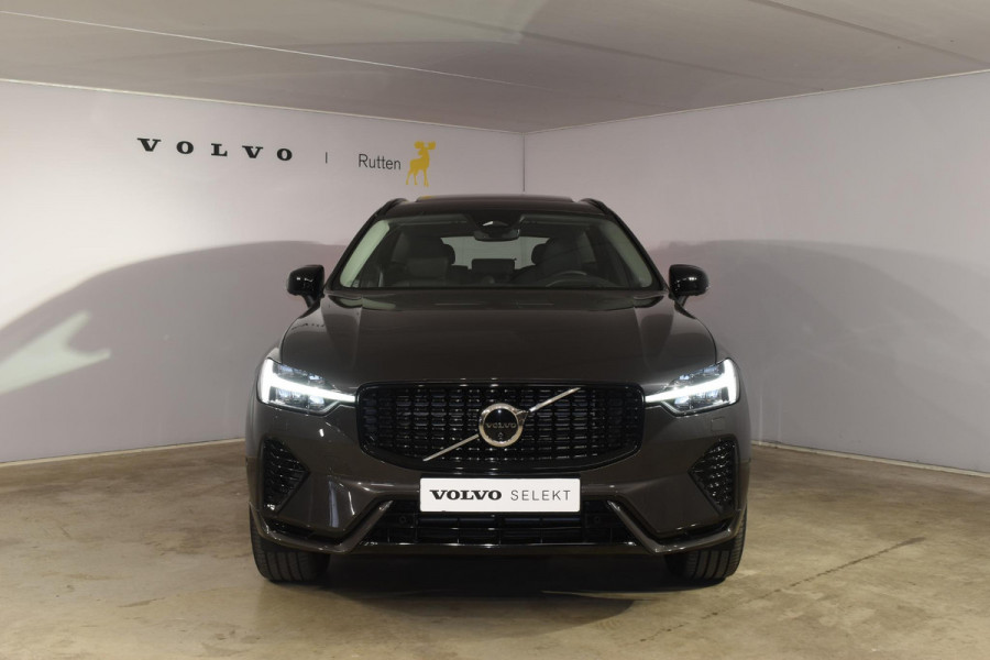 Volvo XC60 T6 350PK Automaat Plug-in Hybrid AWD Ultimate Dark / Luchtvering / Bowers & Wilkins / 360 Camera / Adaptieve Cruise Control / Stuur & Stoelverwarming / Elektr. Achterklep / Schuifdak / Trekhaak
