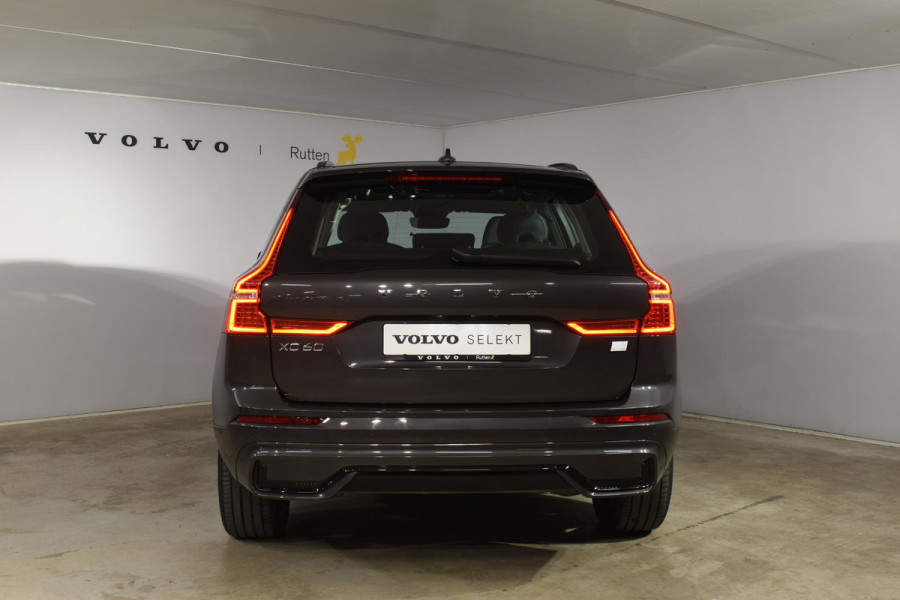 Volvo XC60 T6 350PK Automaat Plug-in Hybrid AWD Ultimate Dark / Luchtvering / Bowers & Wilkins / 360 Camera / Adaptieve Cruise Control / Stuur & Stoelverwarming / Elektr. Achterklep / Schuifdak / Trekhaak