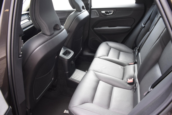 Volvo XC60 T6 350PK Automaat Plug-in Hybrid AWD Ultimate Dark / Luchtvering / Bowers & Wilkins / 360 Camera / Adaptieve Cruise Control / Stuur & Stoelverwarming / Elektr. Achterklep / Schuifdak / Trekhaak