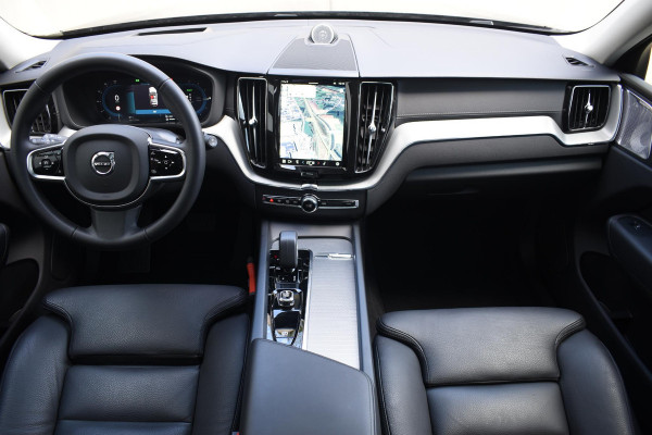 Volvo XC60 T6 350PK Automaat Plug-in Hybrid AWD Ultimate Dark / Luchtvering / Bowers & Wilkins / 360 Camera / Adaptieve Cruise Control / Stuur & Stoelverwarming / Elektr. Achterklep / Schuifdak / Trekhaak