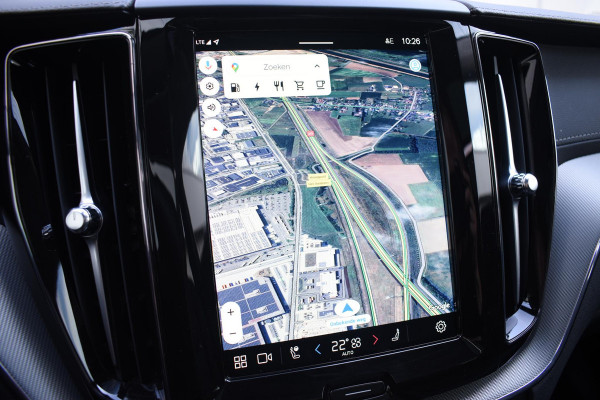 Volvo XC60 T6 350PK Automaat Plug-in Hybrid AWD Ultimate Dark / Luchtvering / Bowers & Wilkins / 360 Camera / Adaptieve Cruise Control / Stuur & Stoelverwarming / Elektr. Achterklep / Schuifdak / Trekhaak