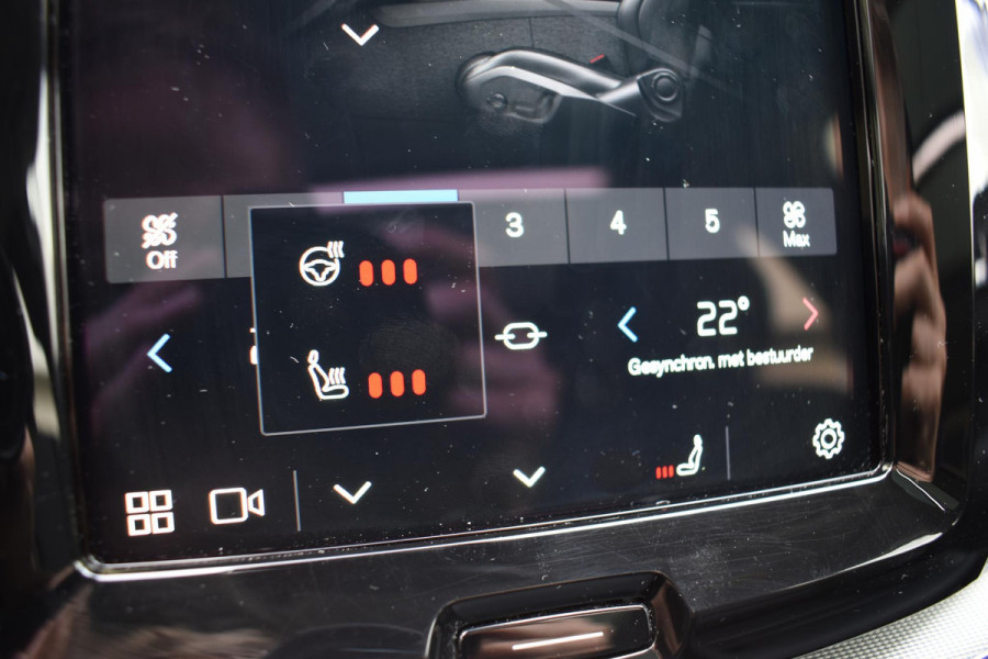 Volvo XC60 T6 350PK Automaat Plug-in Hybrid AWD Ultimate Dark / Luchtvering / Bowers & Wilkins / 360 Camera / Adaptieve Cruise Control / Stuur & Stoelverwarming / Elektr. Achterklep / Schuifdak / Trekhaak