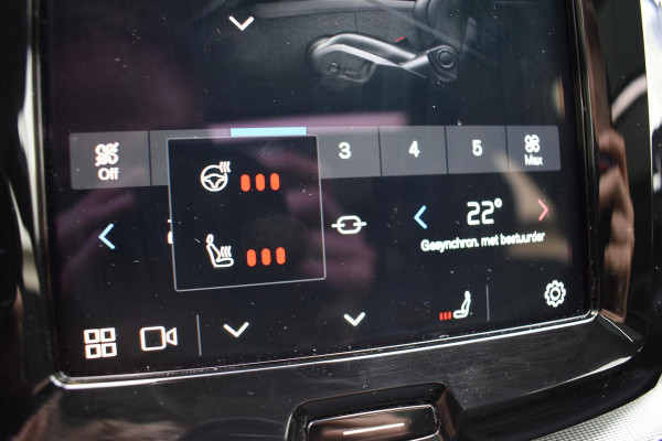 Volvo XC60 T6 350PK Automaat Plug-in Hybrid AWD Ultimate Dark / Luchtvering / Bowers & Wilkins / 360 Camera / Adaptieve Cruise Control / Stuur & Stoelverwarming / Elektr. Achterklep / Schuifdak / Trekhaak