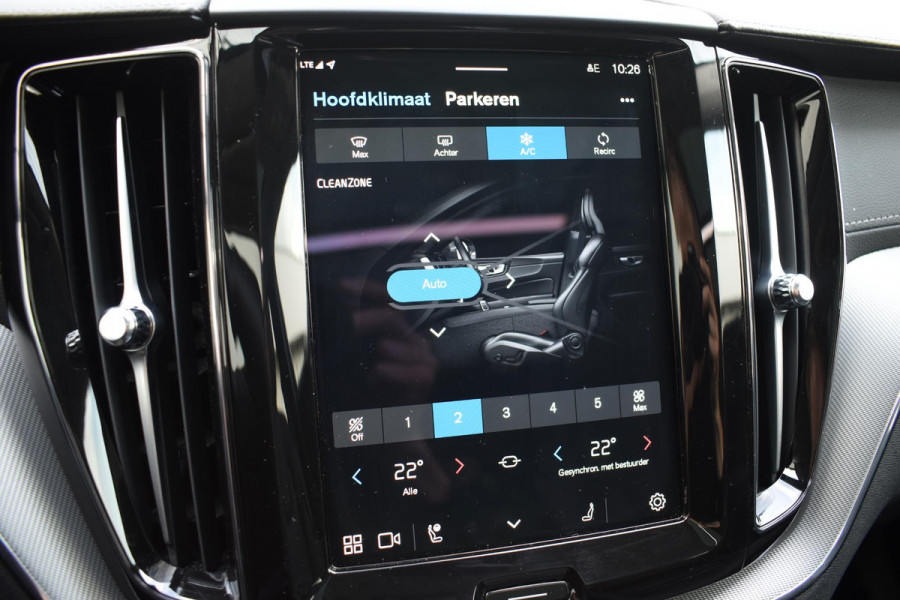 Volvo XC60 T6 350PK Automaat Plug-in Hybrid AWD Ultimate Dark / Luchtvering / Bowers & Wilkins / 360 Camera / Adaptieve Cruise Control / Stuur & Stoelverwarming / Elektr. Achterklep / Schuifdak / Trekhaak