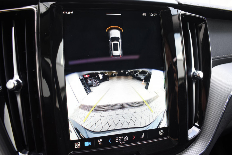 Volvo XC60 T6 350PK Automaat Plug-in Hybrid AWD Ultimate Dark / Luchtvering / Bowers & Wilkins / 360 Camera / Adaptieve Cruise Control / Stuur & Stoelverwarming / Elektr. Achterklep / Schuifdak / Trekhaak