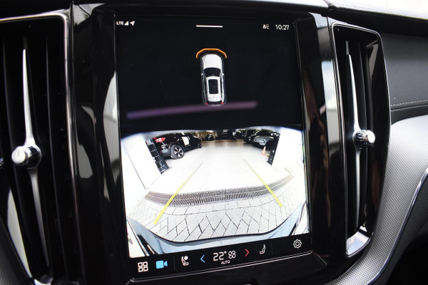 Volvo XC60 T6 350PK Automaat Plug-in Hybrid AWD Ultimate Dark / Luchtvering / Bowers & Wilkins / 360 Camera / Adaptieve Cruise Control / Stuur & Stoelverwarming / Elektr. Achterklep / Schuifdak / Trekhaak