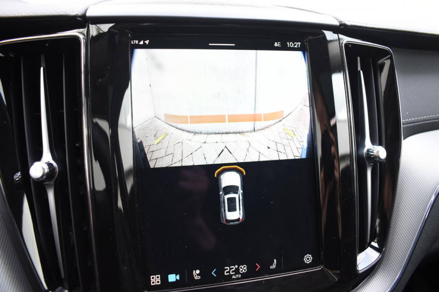 Volvo XC60 T6 350PK Automaat Plug-in Hybrid AWD Ultimate Dark / Luchtvering / Bowers & Wilkins / 360 Camera / Adaptieve Cruise Control / Stuur & Stoelverwarming / Elektr. Achterklep / Schuifdak / Trekhaak