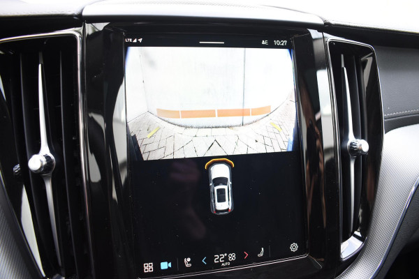 Volvo XC60 T6 350PK Automaat Plug-in Hybrid AWD Ultimate Dark / Luchtvering / Bowers & Wilkins / 360 Camera / Adaptieve Cruise Control / Stuur & Stoelverwarming / Elektr. Achterklep / Schuifdak / Trekhaak
