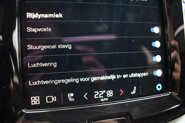 Volvo XC60 T6 350PK Automaat Plug-in Hybrid AWD Ultimate Dark / Luchtvering / Bowers & Wilkins / 360 Camera / Adaptieve Cruise Control / Stuur & Stoelverwarming / Elektr. Achterklep / Schuifdak / Trekhaak