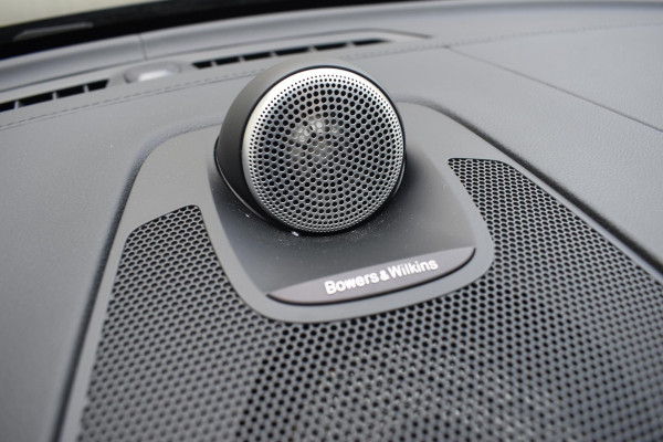 Volvo XC60 T6 350PK Automaat Plug-in Hybrid AWD Ultimate Dark / Luchtvering / Bowers & Wilkins / 360 Camera / Adaptieve Cruise Control / Stuur & Stoelverwarming / Elektr. Achterklep / Schuifdak / Trekhaak
