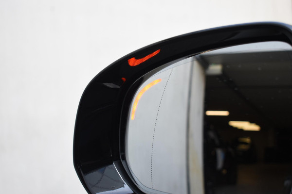 Volvo XC60 T6 350PK Automaat Plug-in Hybrid AWD Ultimate Dark / Luchtvering / Bowers & Wilkins / 360 Camera / Adaptieve Cruise Control / Stuur & Stoelverwarming / Elektr. Achterklep / Schuifdak / Trekhaak