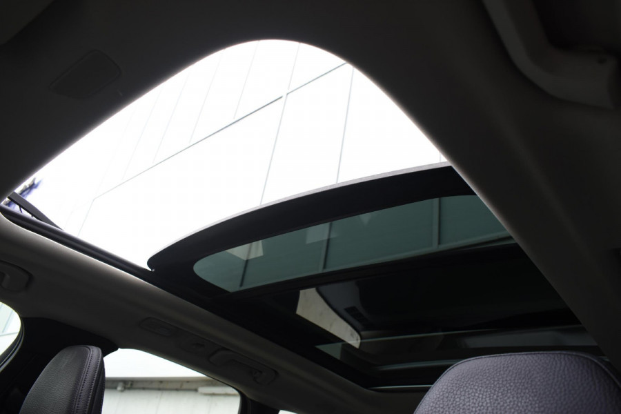 Volvo XC60 T6 350PK Automaat Plug-in Hybrid AWD Ultimate Dark / Luchtvering / Bowers & Wilkins / 360 Camera / Adaptieve Cruise Control / Stuur & Stoelverwarming / Elektr. Achterklep / Schuifdak / Trekhaak