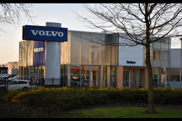 Volvo XC60 T6 350PK Automaat Plug-in Hybrid AWD Ultimate Dark / Luchtvering / Bowers & Wilkins / 360 Camera / Adaptieve Cruise Control / Stuur & Stoelverwarming / Elektr. Achterklep / Schuifdak / Trekhaak