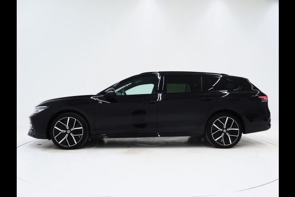 Volkswagen Passat Variant 1.5 eHybrid R-Line | 5 Jaar Garantie | Leder | Panoramadak | Stoelventilatie | Trekhaak | Harman/Kardon | Massage | 360