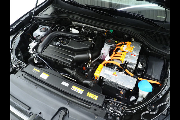 Volkswagen Passat Variant 1.5 eHybrid R-Line | 5 Jaar Garantie | Leder | Panoramadak | Stoelventilatie | Trekhaak | Harman/Kardon | Massage | 360
