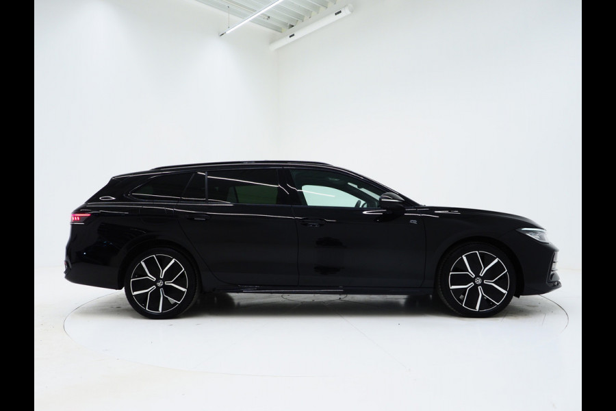 Volkswagen Passat Variant 1.5 eHybrid R-Line | 5 Jaar Garantie | Leder | Panoramadak | Stoelventilatie | Trekhaak | Harman/Kardon | Massage | 360
