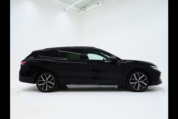 Volkswagen Passat Variant 1.5 eHybrid R-Line | 5 Jaar Garantie | Leder | Panoramadak | Stoelventilatie | Trekhaak | Harman/Kardon | Massage | 360