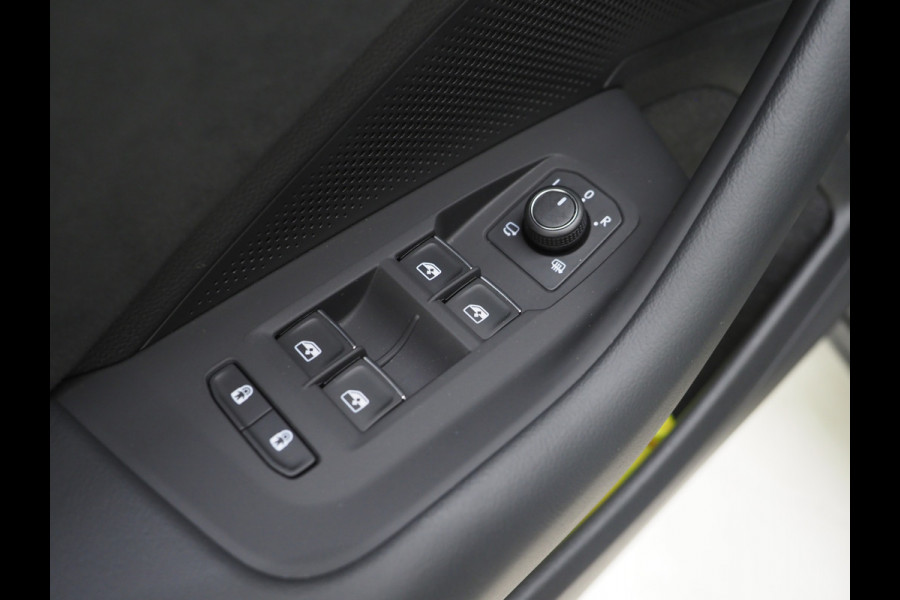 Volkswagen Passat Variant 1.5 eHybrid R-Line | 5 Jaar Garantie | Leder | Panoramadak | Stoelventilatie | Trekhaak | Harman/Kardon | Massage | 360