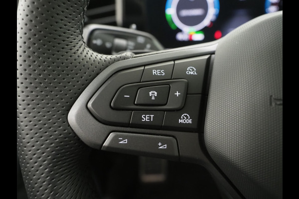 Volkswagen Passat Variant 1.5 eHybrid R-Line | 5 Jaar Garantie | Leder | Panoramadak | Stoelventilatie | Trekhaak | Harman/Kardon | Massage | 360