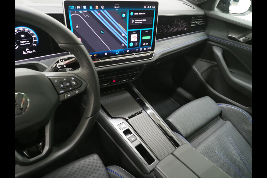 Volkswagen Passat Variant 1.5 eHybrid R-Line | 5 Jaar Garantie | Leder | Panoramadak | Stoelventilatie | Trekhaak | Harman/Kardon | Massage | 360