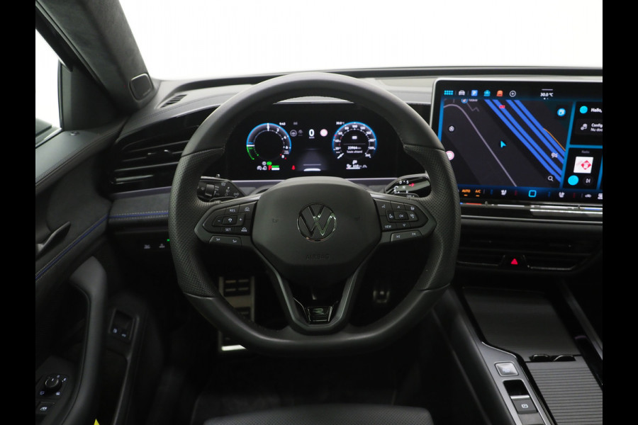 Volkswagen Passat Variant 1.5 eHybrid R-Line | 5 Jaar Garantie | Leder | Panoramadak | Stoelventilatie | Trekhaak | Harman/Kardon | Massage | 360