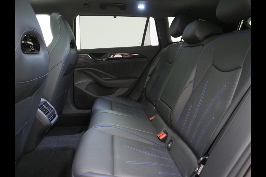 Volkswagen Passat Variant 1.5 eHybrid R-Line | 5 Jaar Garantie | Leder | Panoramadak | Stoelventilatie | Trekhaak | Harman/Kardon | Massage | 360