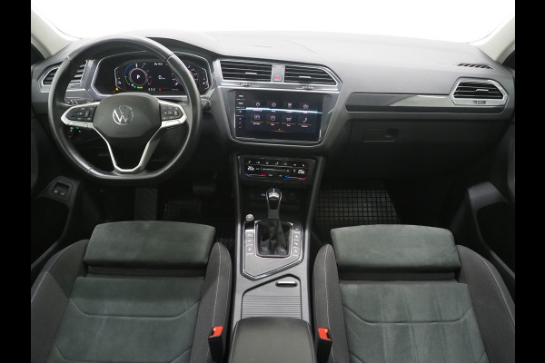 Volkswagen Tiguan 1.4 TSI eHybrid Elegance | Panoramadak | Trekhaak | Massage | 360 | Sfeerlicht | Dodehoek | Matrix | Carplay