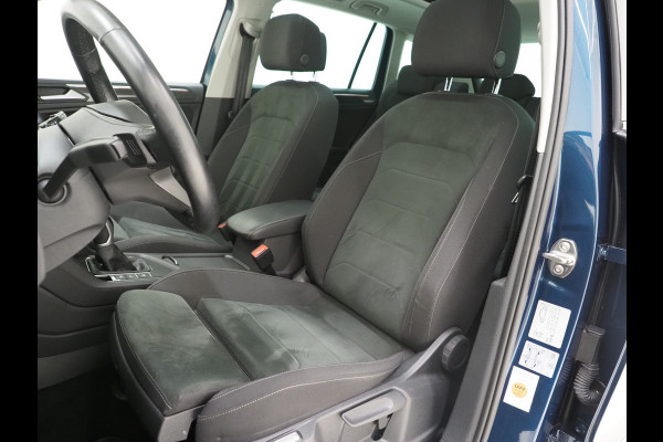 Volkswagen Tiguan 1.4 TSI eHybrid Elegance | Panoramadak | Trekhaak | Massage | 360 | Sfeerlicht | Dodehoek | Matrix | Carplay