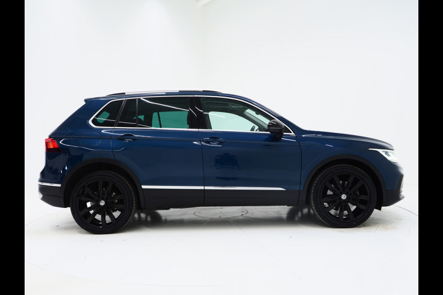 Volkswagen Tiguan 1.4 TSI eHybrid Elegance | Panoramadak | Trekhaak | Massage | 360 | Sfeerlicht | Dodehoek | Matrix | Carplay