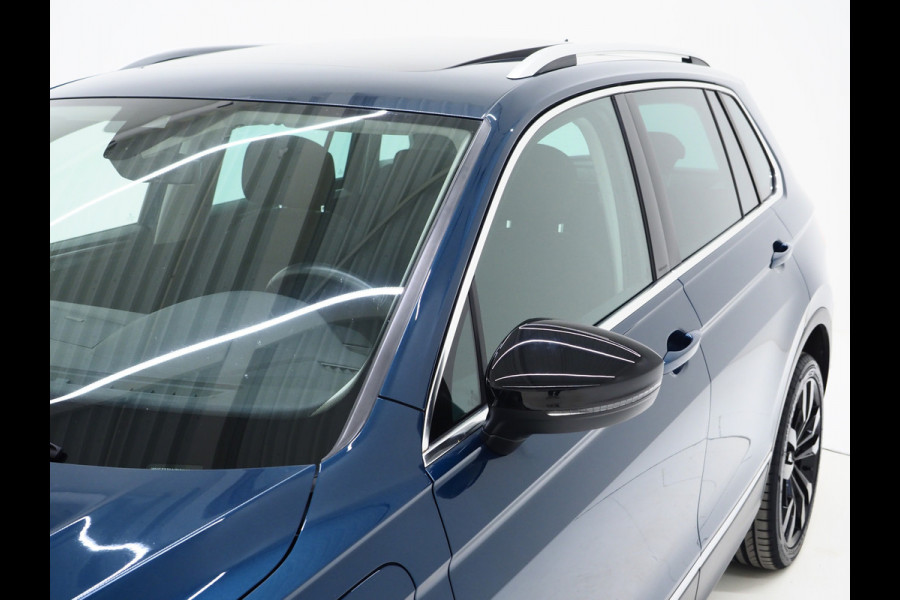 Volkswagen Tiguan 1.4 TSI eHybrid Elegance | Panoramadak | Trekhaak | Massage | 360 | Sfeerlicht | Dodehoek | Matrix | Carplay