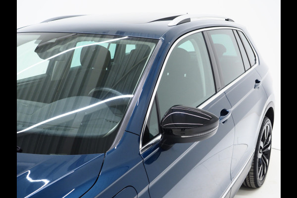 Volkswagen Tiguan 1.4 TSI eHybrid Elegance | Panoramadak | Trekhaak | Massage | 360 | Sfeerlicht | Dodehoek | Matrix | Carplay